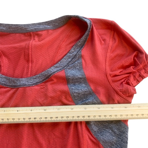 Lululemon Red & Gray Short Sleeve Running Top Women’s Activewear Size Small - Picture 5 of 7